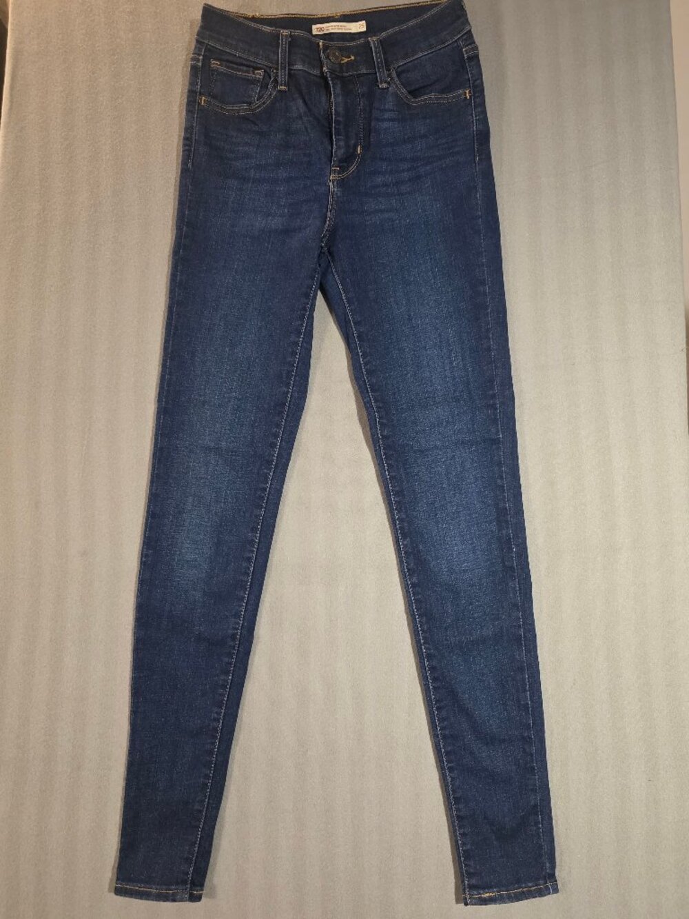 Levi’s 720 High Rise Super Skinny Jeans – Size 25